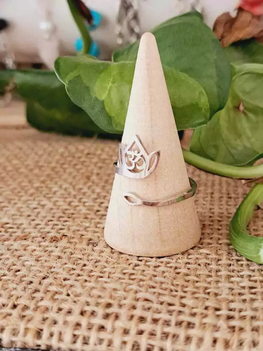 Anillo Om en Flor de loto de acero quirúrgico