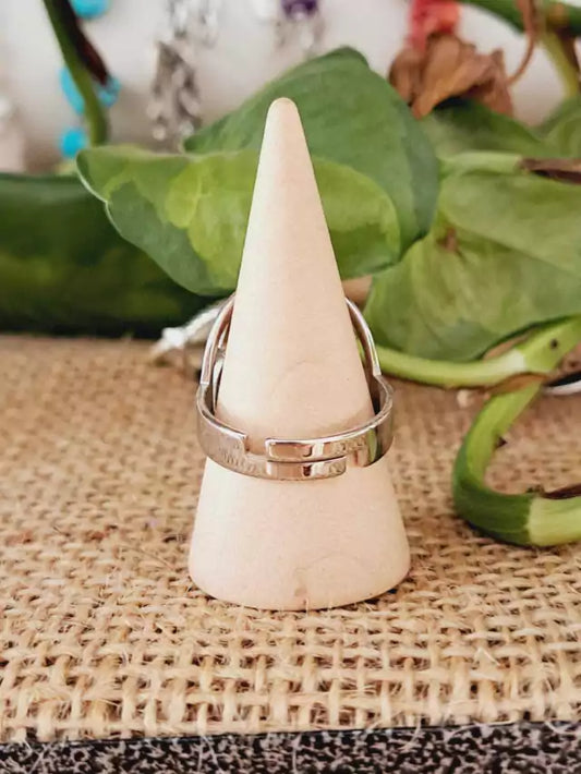 Anillo Yoga Om de acero quirúrgico