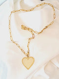 Collar de Eslabones con Dije de Corazón: Un Clásico Reinventado