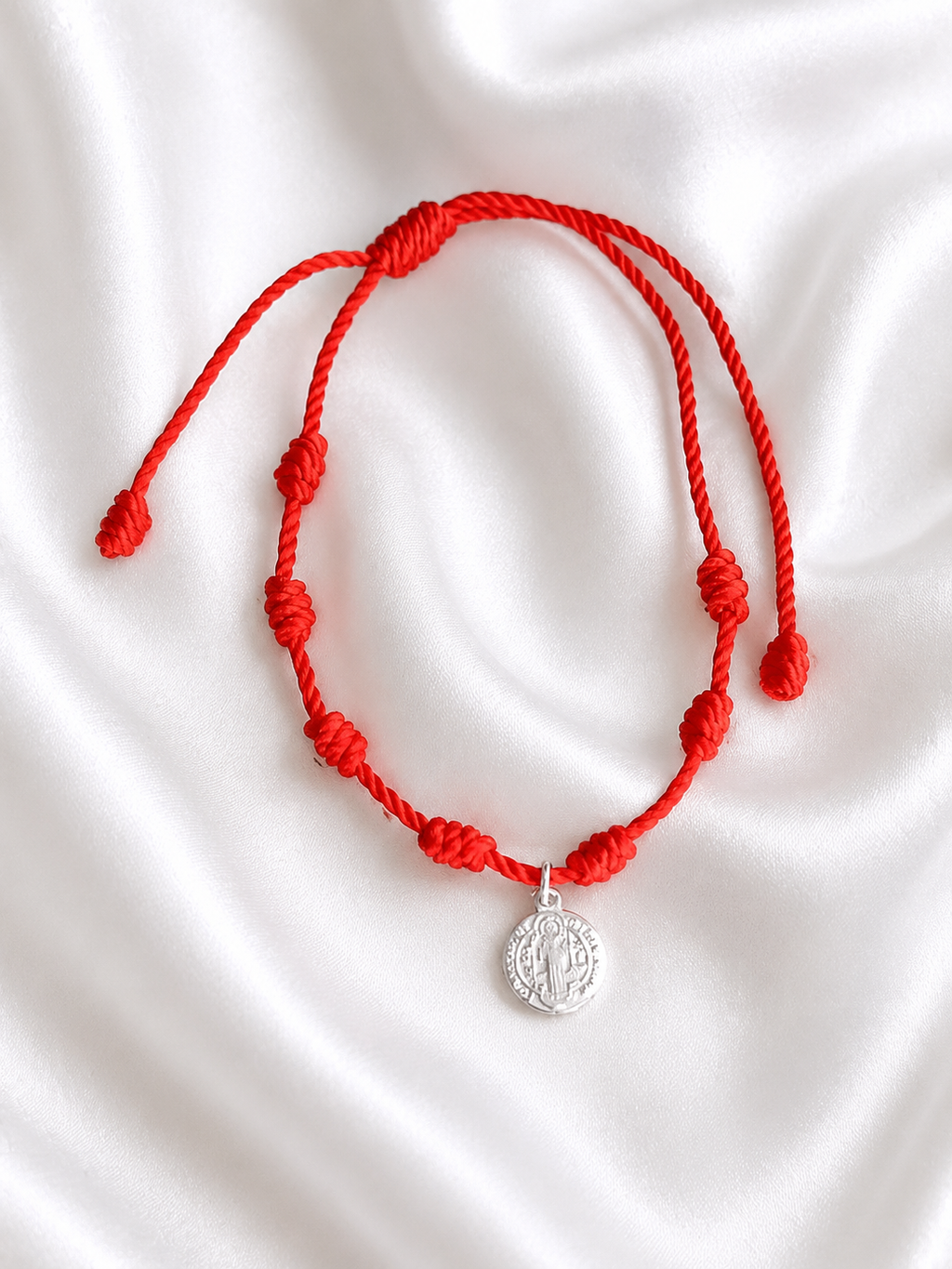PROTECCIÓN Y FE: PULSERA 7 NUDOS + SAN BENITO DE PLATA ✨