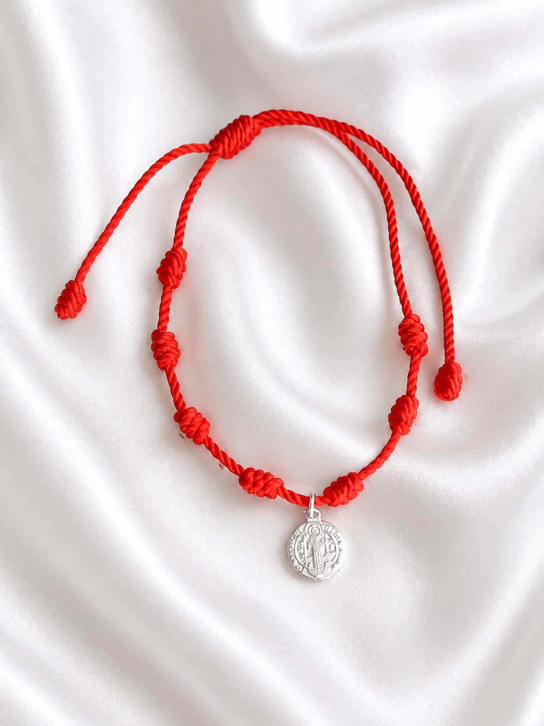 PROTECCIÓN Y FE: PULSERA 7 NUDOS + SAN BENITO DE PLATA ✨