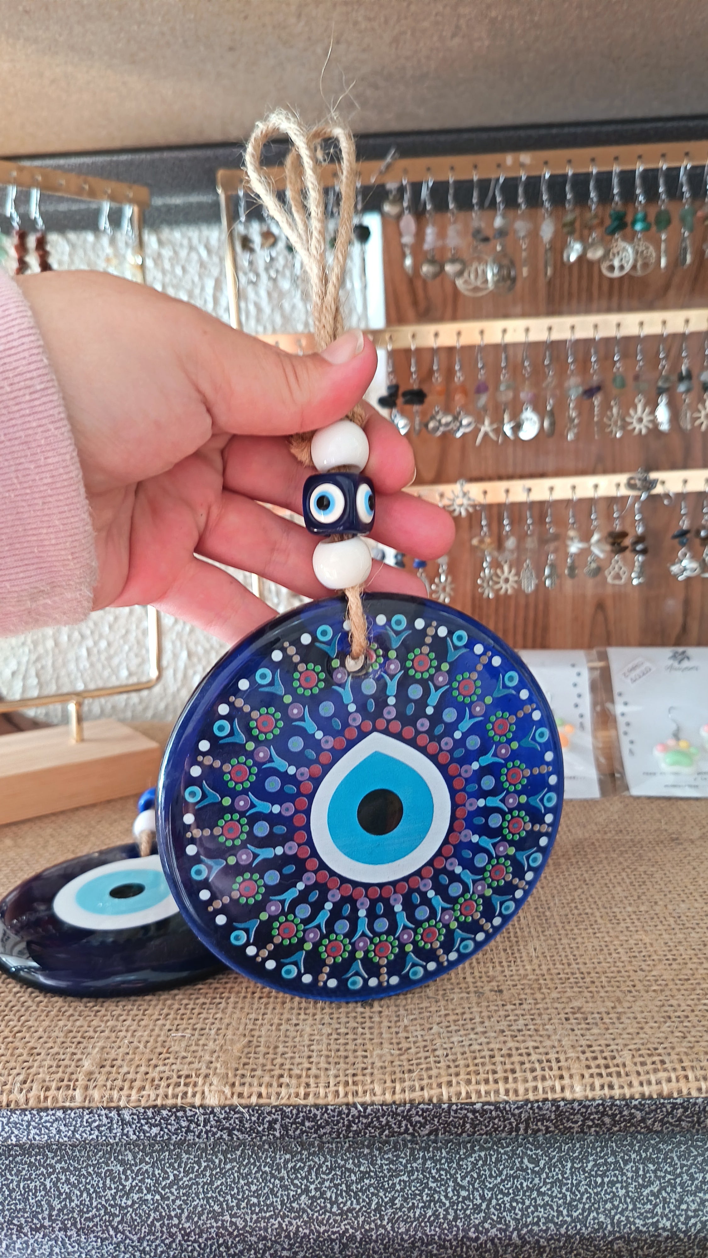 Ojo turco pintado con tecnica puntillismo