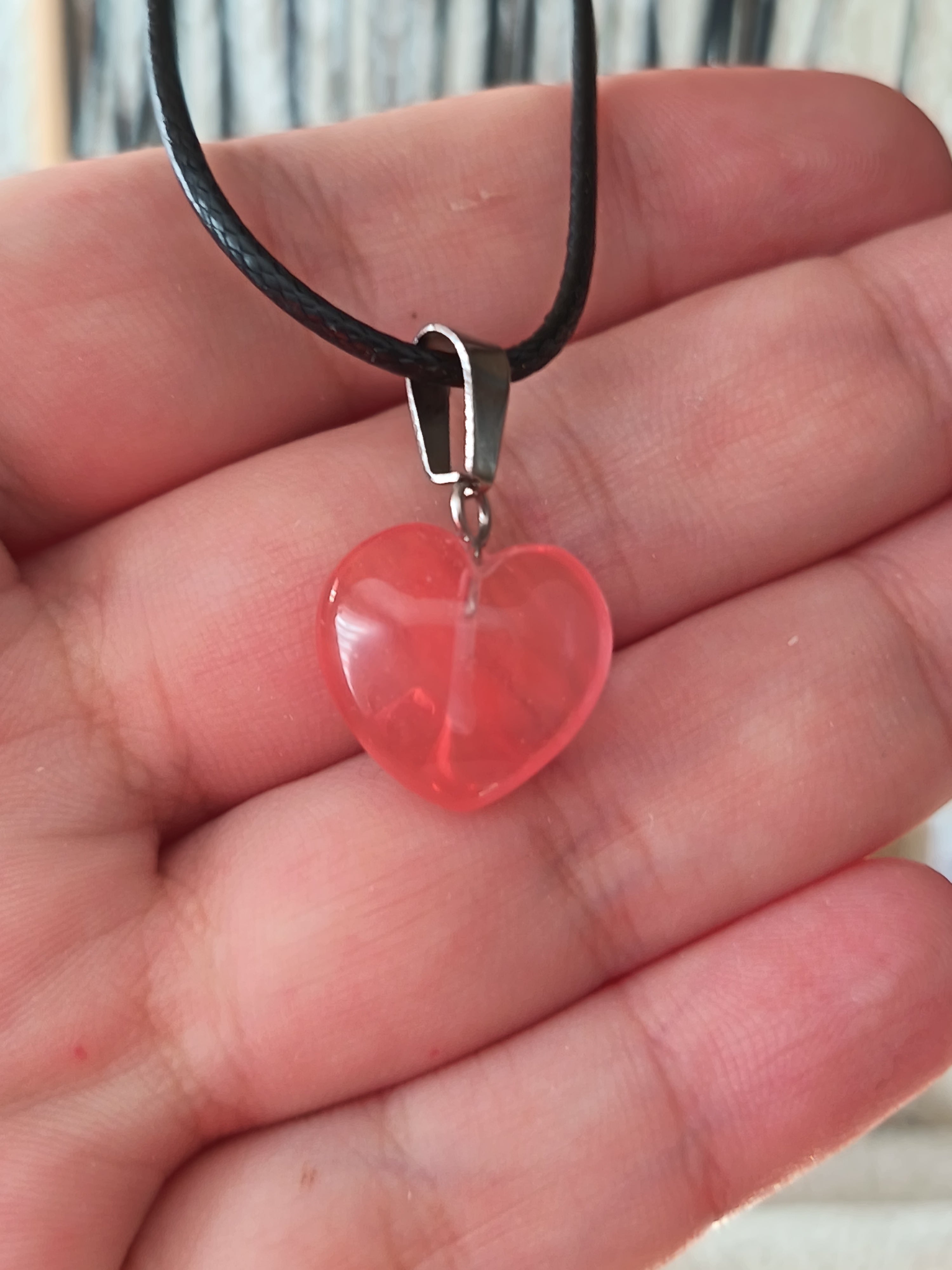 Collar piedra Cuarzo cherry- con cuero negro