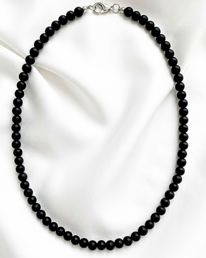Collar de Cuentas Mate – Elegancia Minimalista para el Hombre Moderno