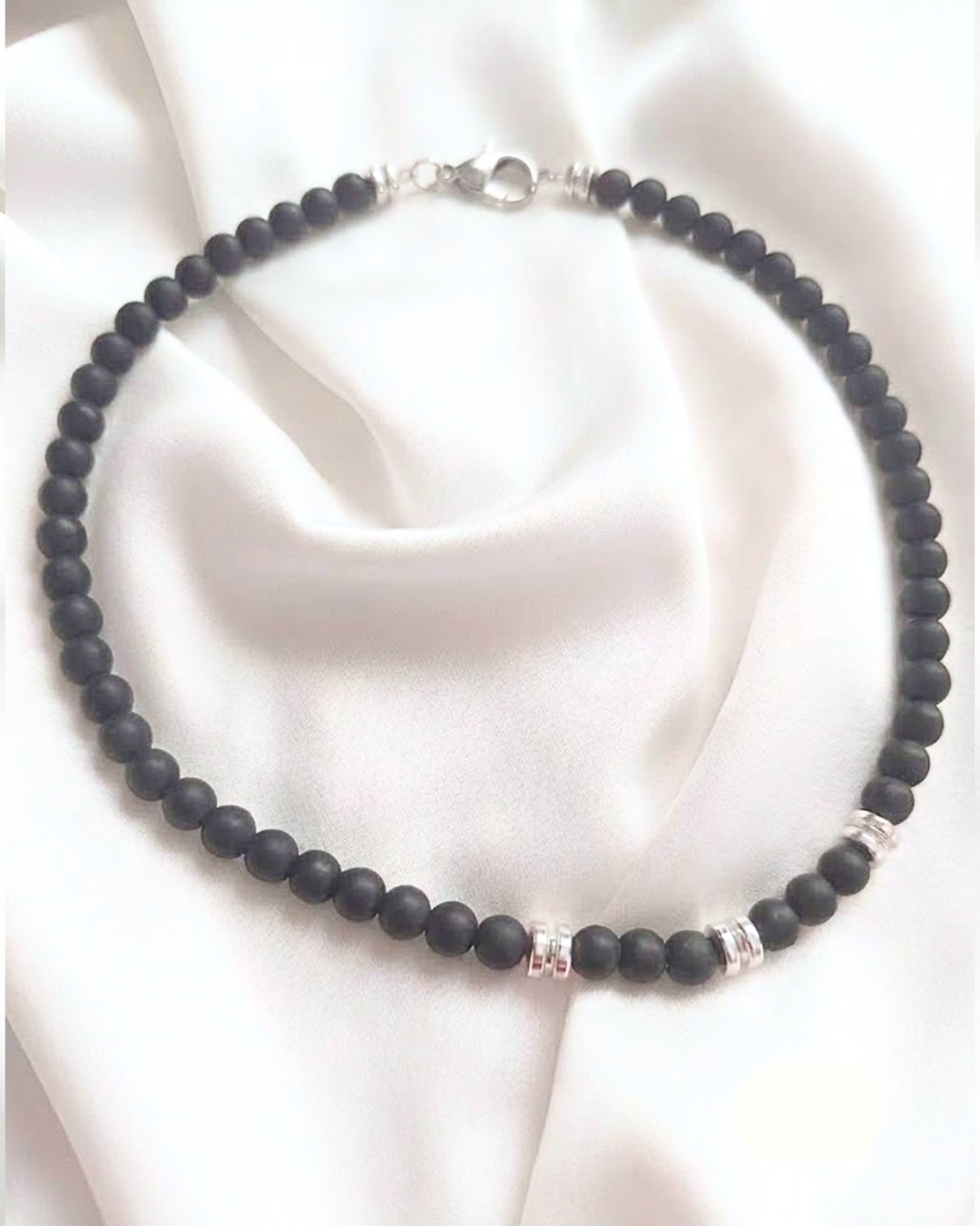 Collar Choker de Ónix Mate – Contraste de Hematite Plateado y Acero