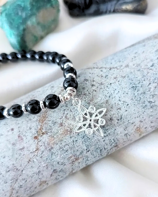 Pulsera protección turmalina negra y nudo de bruja de plata