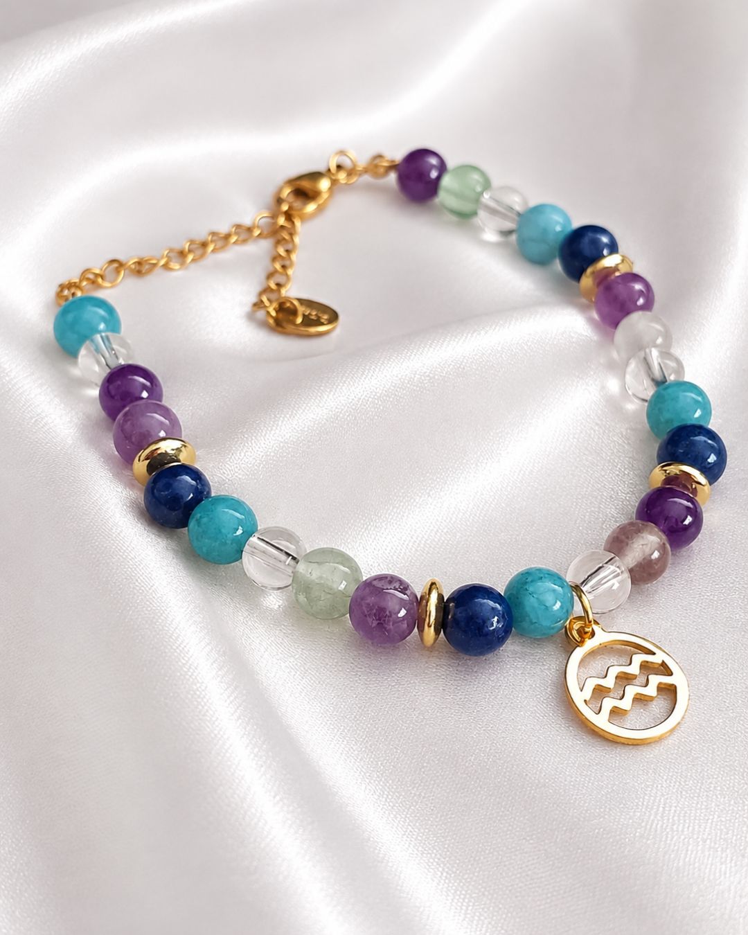 Pulsera Signo Acuario de Piedras Naturales y Acero Dorado