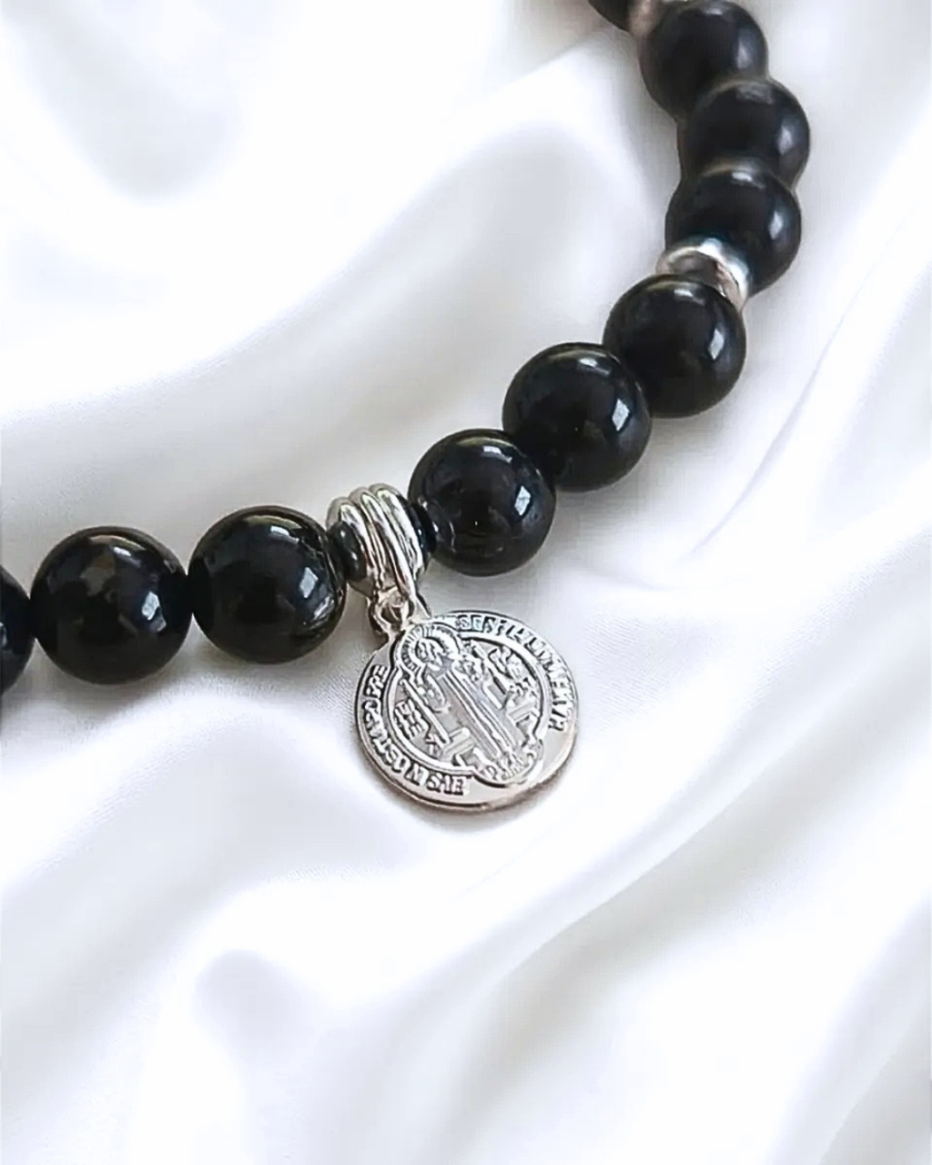 Pulsera Protección San Benito Plata y Turmalina negra