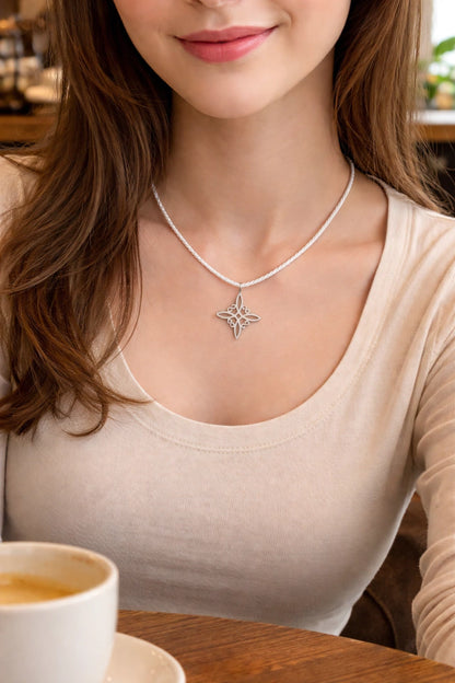COLLAR NUDO DE BRUJA: TU PROTECCIÓN CON EL COLOR DE MODA