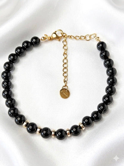 Pulsera de piedra Turmalina y detalles dorados