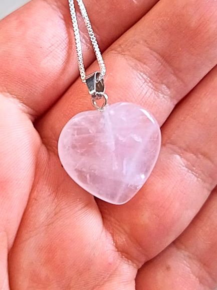 Collar con piedra cuarzo rosa en forma de corazón - Cadena de plata