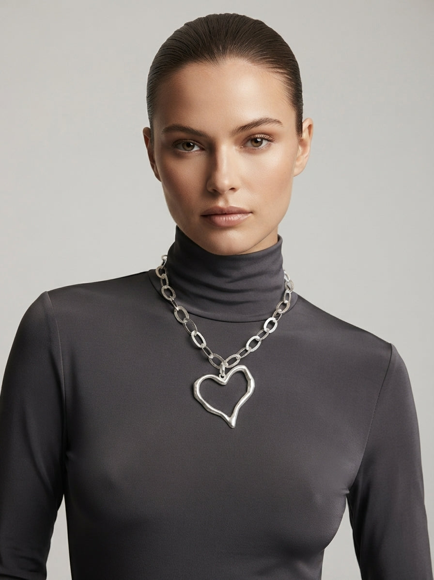 Collar Corazón de Aluminio Plateado