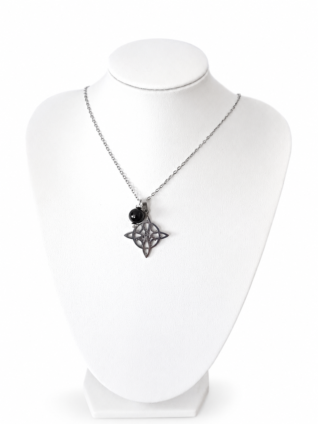 Collar de protección nudo de bruja y piedra turmalina