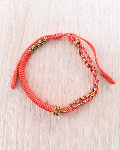 Pulsera roja hilada