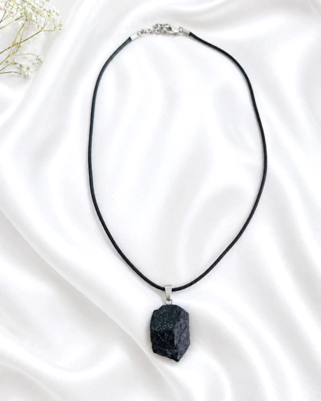Collar de piedra turmalina negra - con cuerito negro
