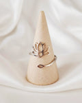 Anillo flor de loto de acero quirúrgico